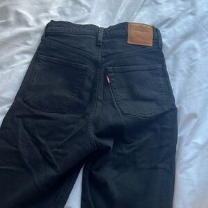 Black Levi’s wedgie straight/relaxed jeans
